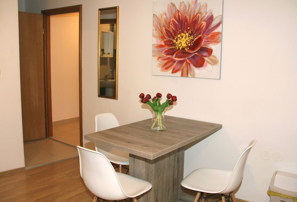 Фото Old Theatre Rooms and Apartments