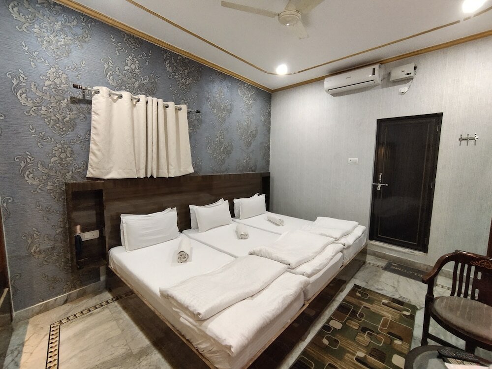 Фото Hotel Shivratri Guest House