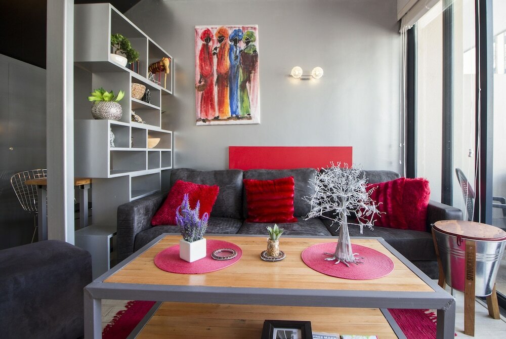 Фото Trendy 1-br City Center Apt