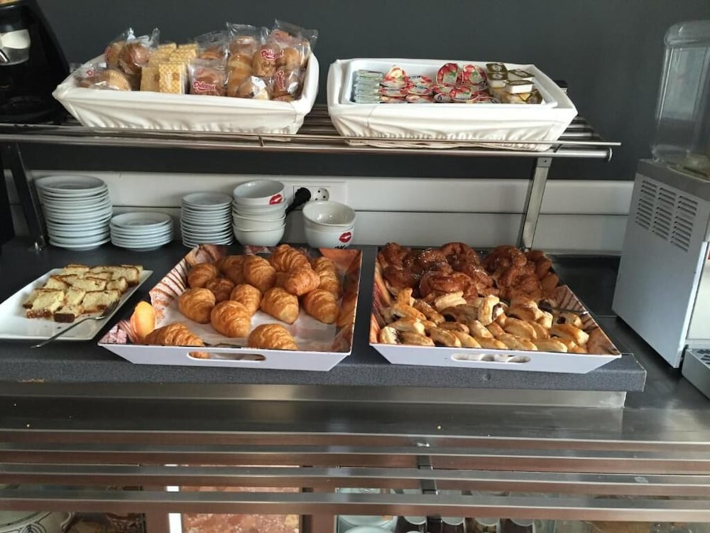 Фото Hostal Comercio