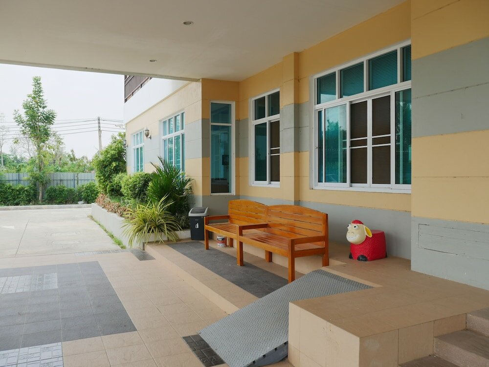 Фото Baandoungkamol Hotel