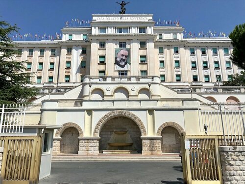 Гостиница Hotel Sollievo в Сан-Джованни-Ротондо