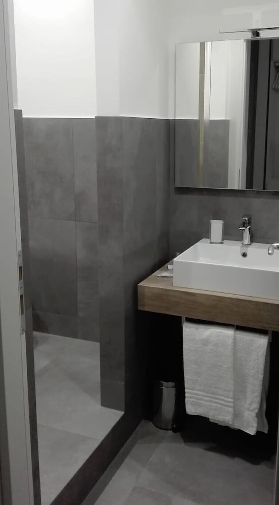 Фото Eighty Four Luxury Rooms