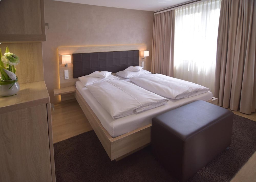 Фото Hotel - Restaurant Hirsch