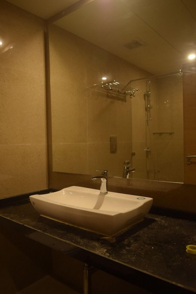 Фото Hotel Avalon Inn