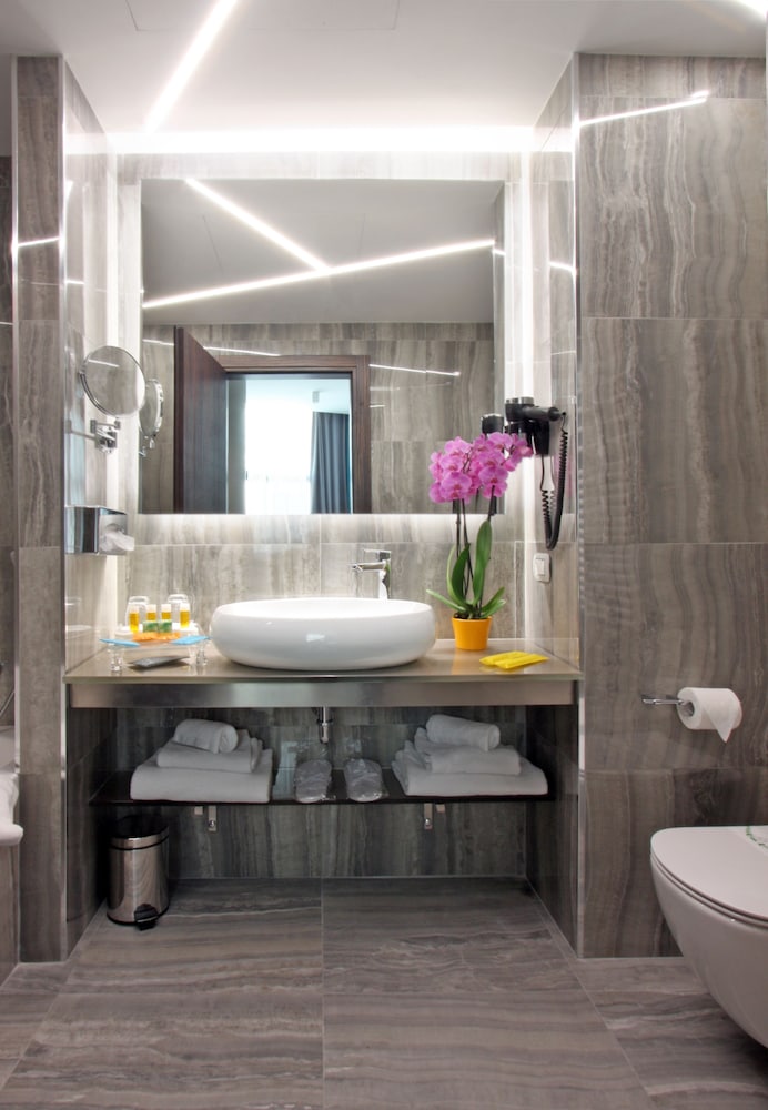 Фото The Hive Hotel