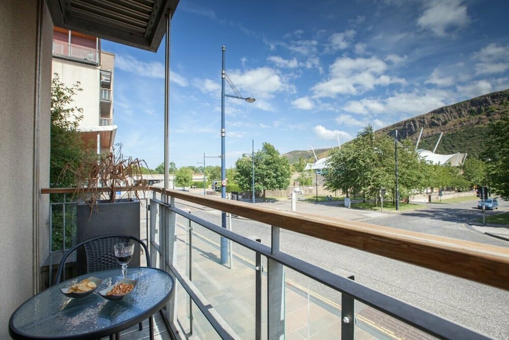 Short-term housing rental Holyrood Residence - Luxury Apartment With Parking, Edinburgh, photo