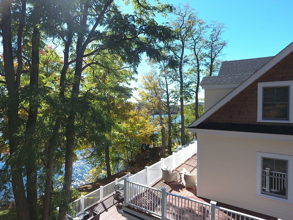 Фото Lakehouse Inn