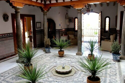 Внешний вид отеля Hotel La Zubia в Ла-Субие, фото 1