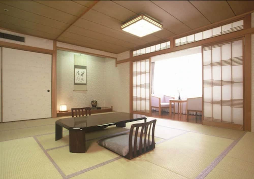 Фото Yufuin Hotel Shuhokan