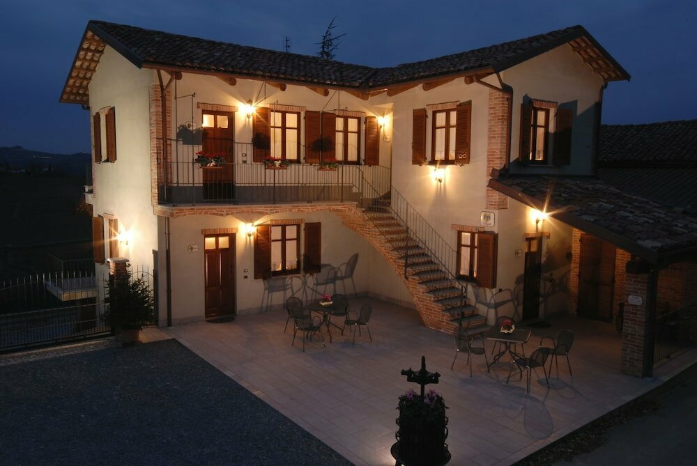 Hotel Agriturismo i Grappoli, Piedmont, photo