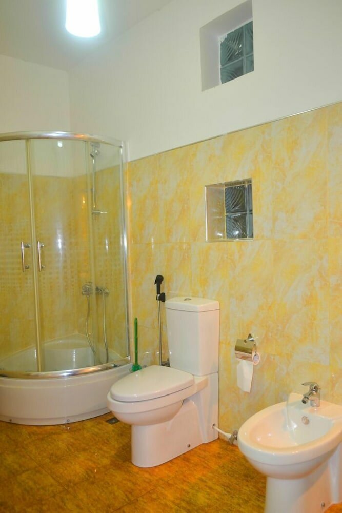 Фото Cinnamon Lake Inn