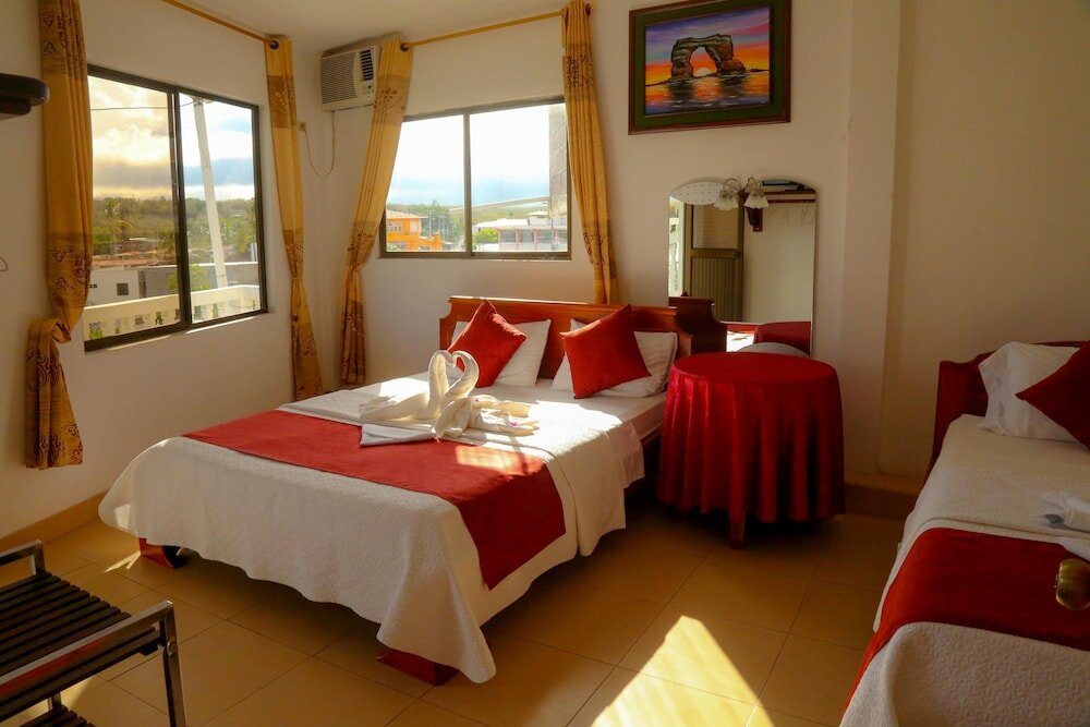 Фото Hostal Sir Francis Drake