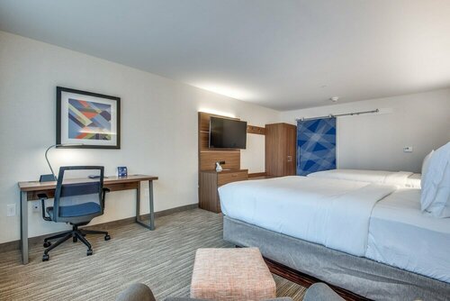 Гостиница Holiday Inn Express & Suites Dallas North - Addison в Аддисоне