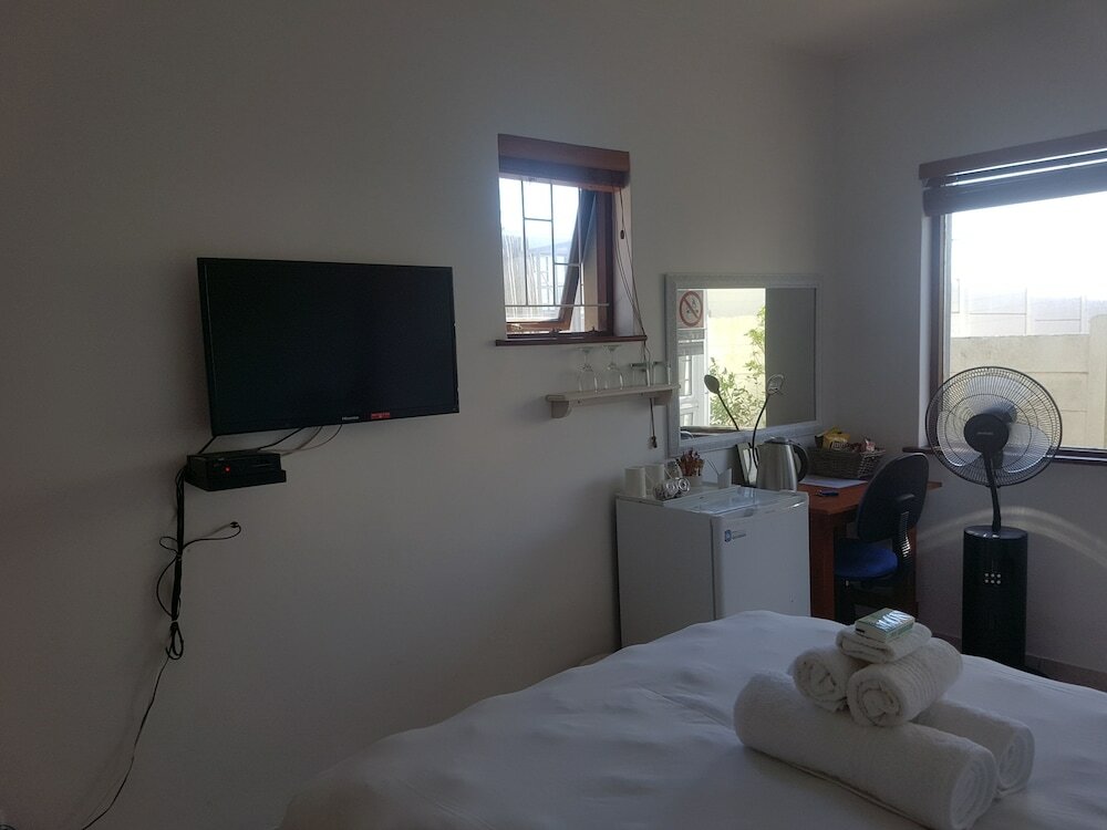 Фото Melkbosch Guesthouse