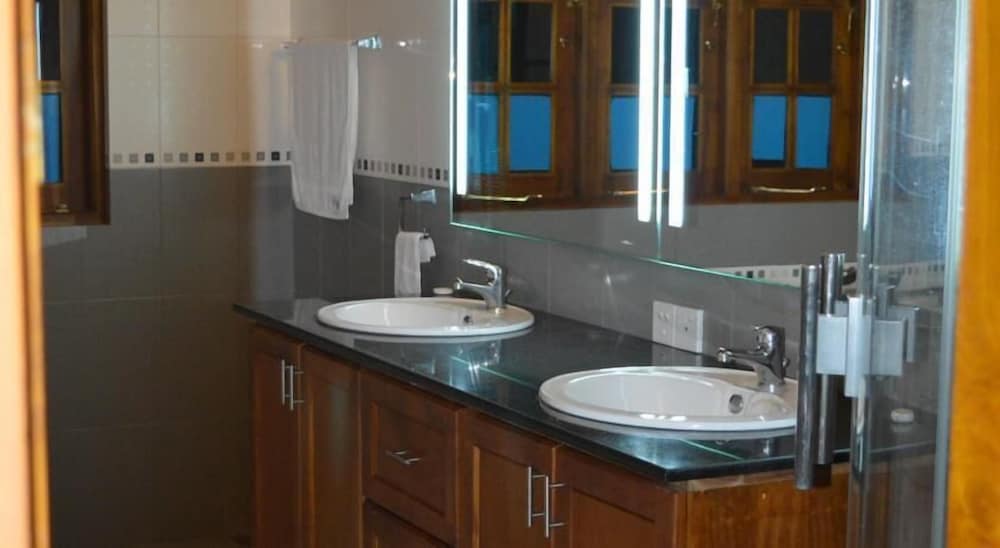 Фото Elegante The Villa