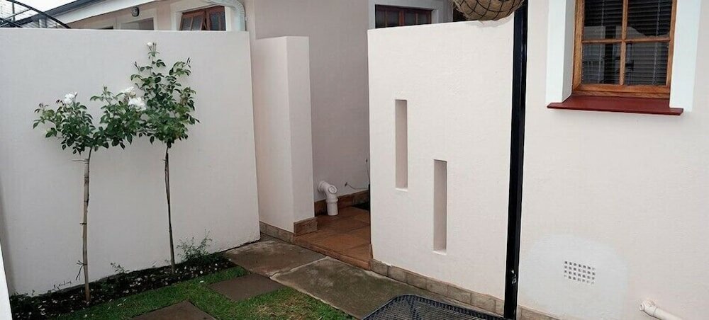 Фото Ikhanda Guesthouse