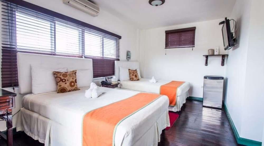 Фото Altamont West Hotel