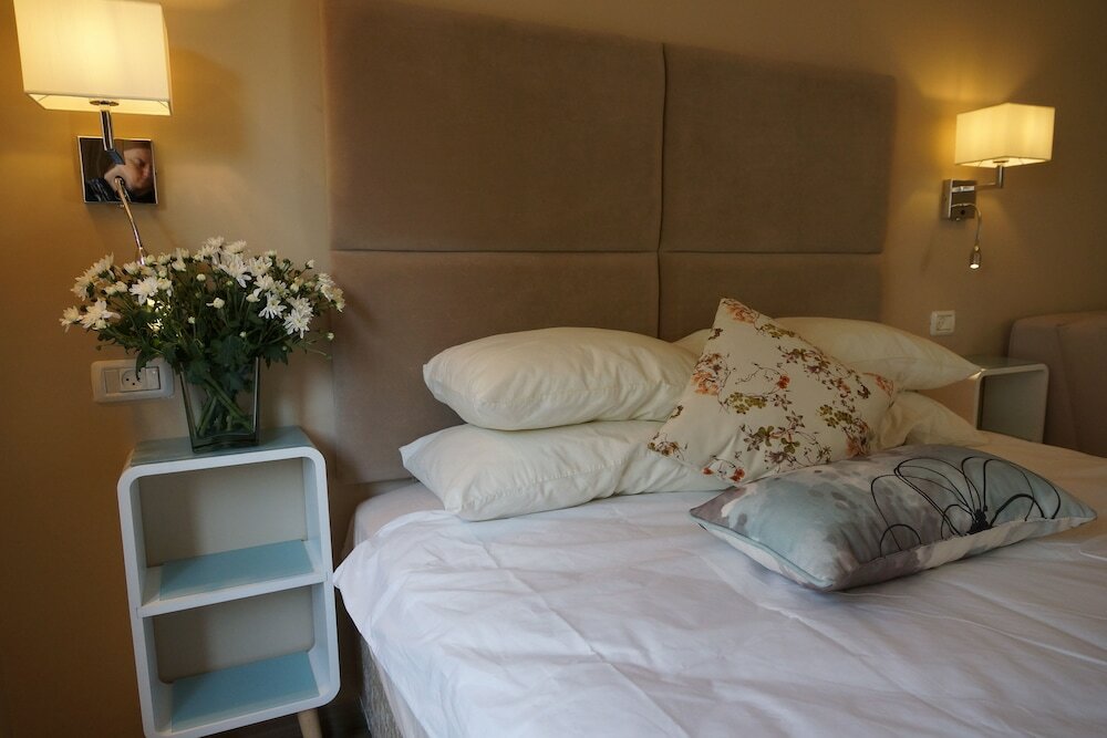 Фото Erettz Zeelim