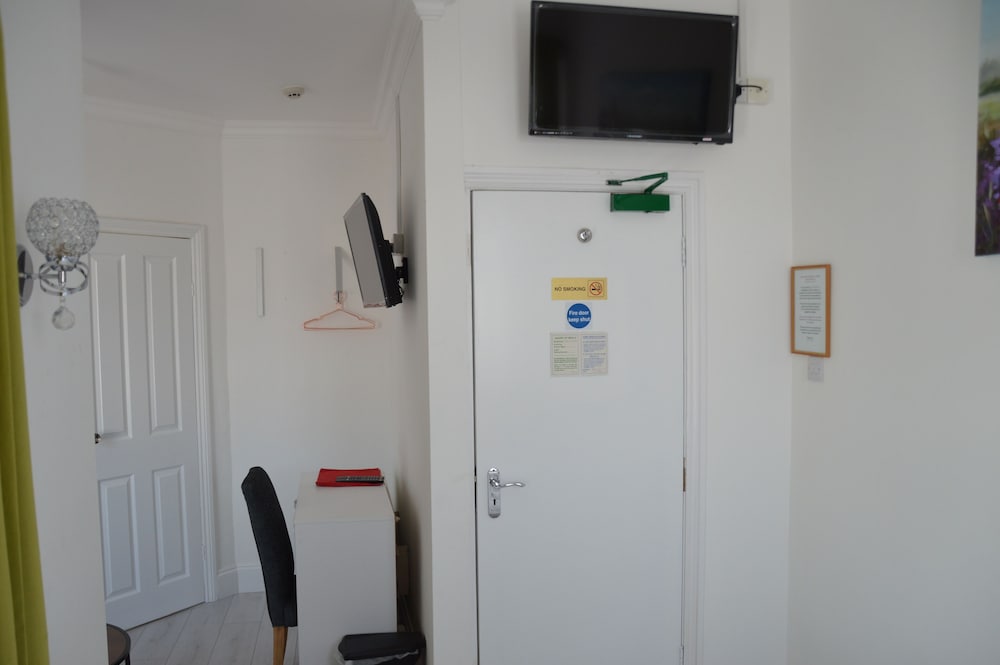 Фото Holly Lodge Guest House