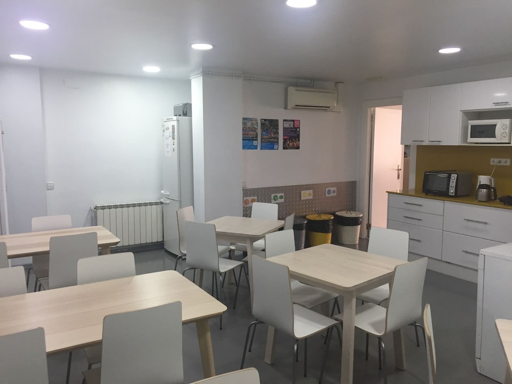 Фото Alberguinn Youth Hostel