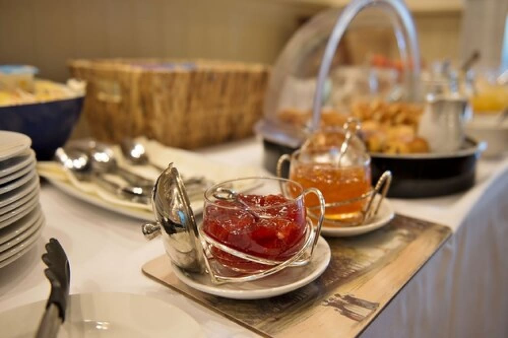 Фото Marlborough Arms Hotel