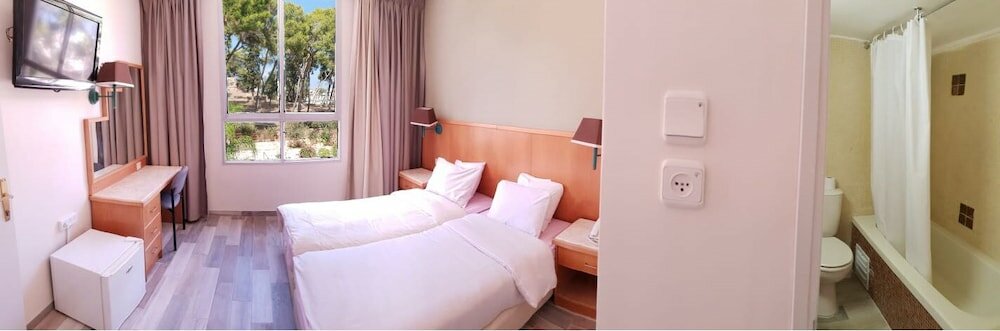 Фото Hotel Marom