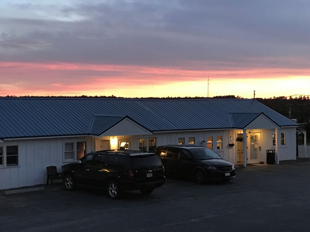 Фото White Birches Motel