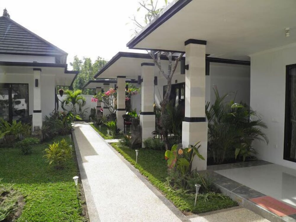 Фото Kelapa Lovina Beach Villas