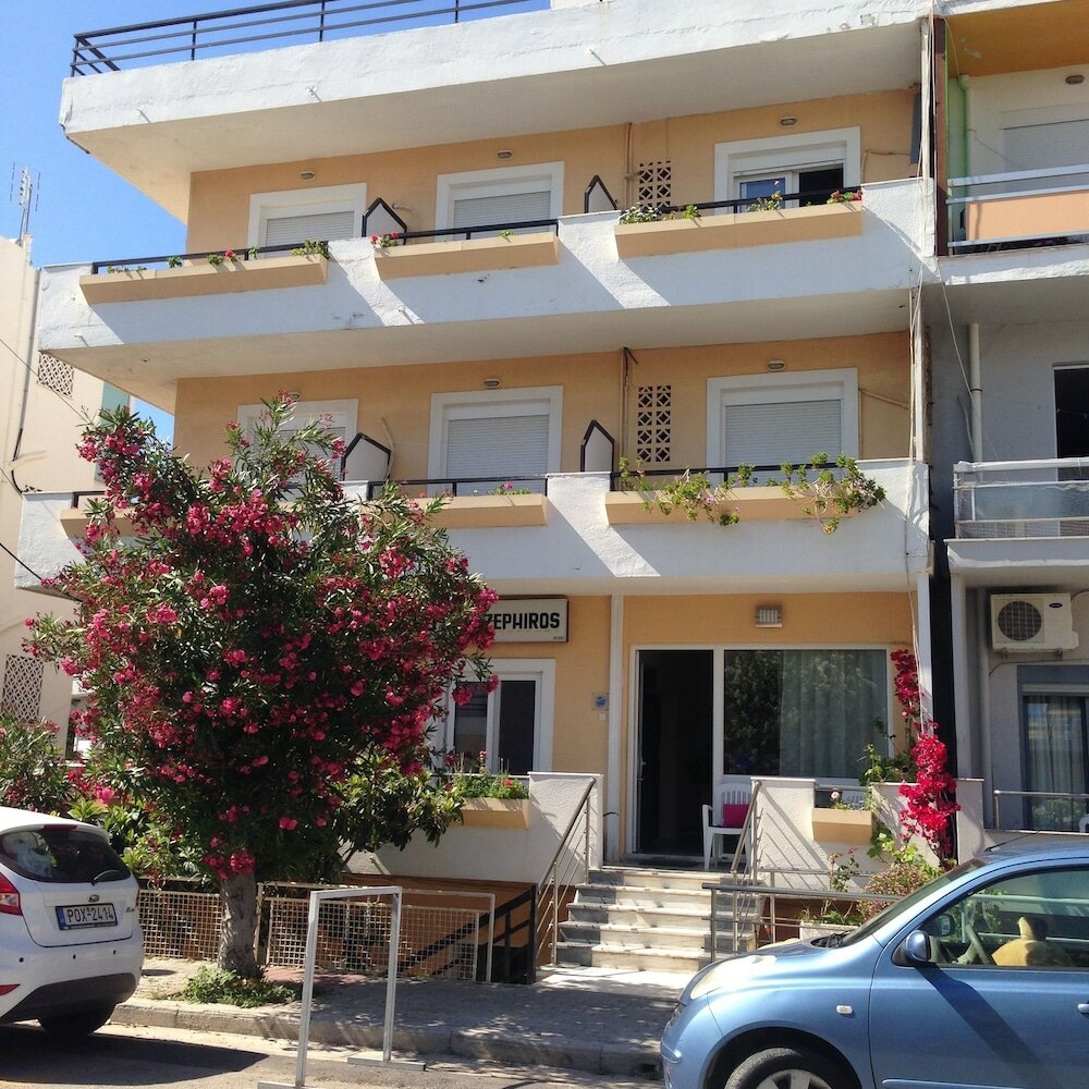 Фото Zefyros Hotel