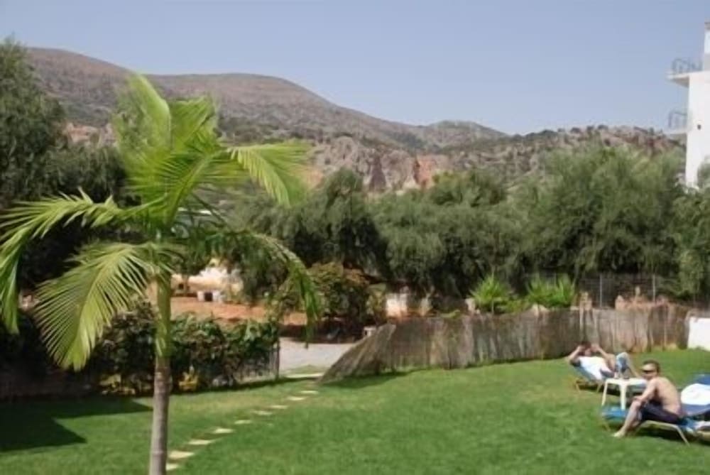 Фото Emerald Hotel