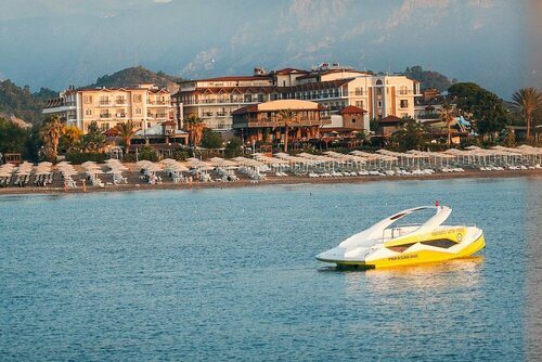 Гостиница L'Oceanica Beach Resort Hotel в Чамьюва