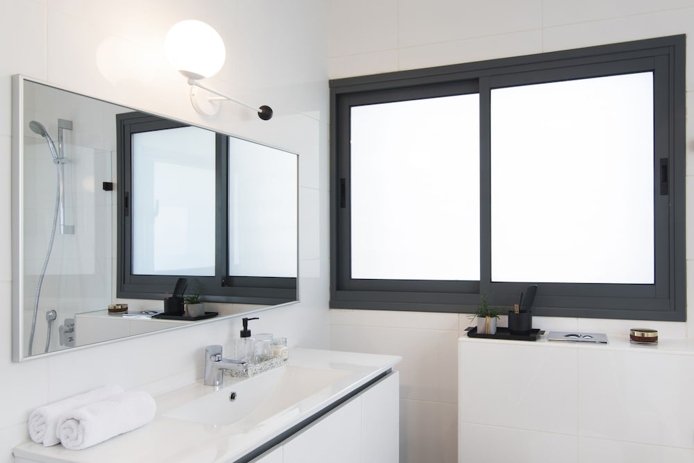 Фото Mr. Promenade - by Tlv2go