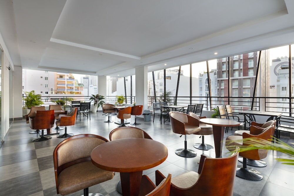 Фото Maple Leaf Hotel & Apartment