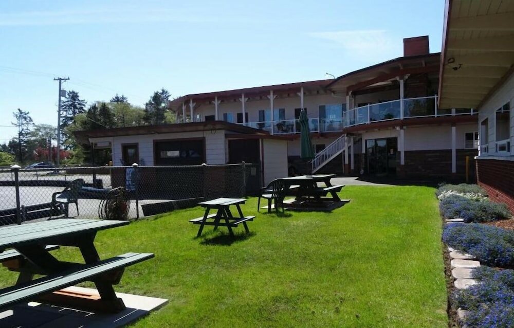 Фото Breakers Boutique Inn