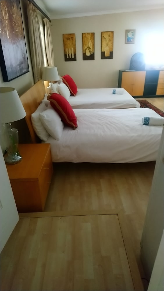 Фото Bed and Breakfast on Melrose