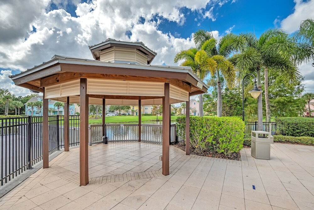 Фото Runaway Beach Club Resort