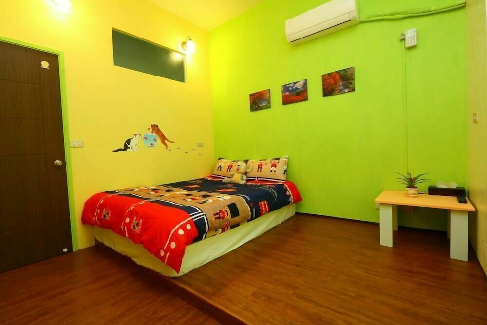 Фото Time Traveling Hostel