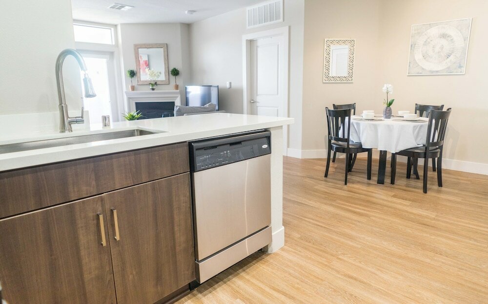 Фото Glendon Apartments