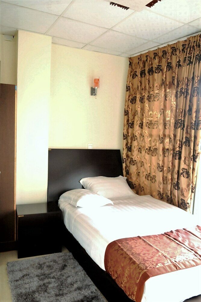 Фото Ravens Hotel