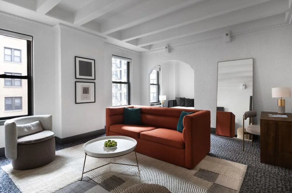 Фото Magnificent Mile Suites