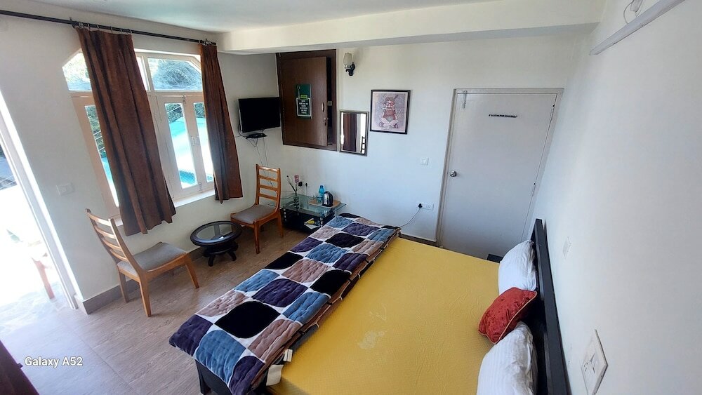 Фото HR Stone Cottage