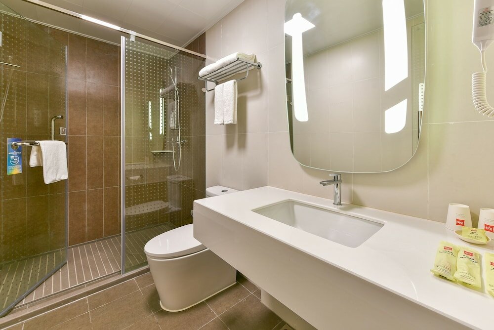 Фото Ibis Guilin Railway Station hotel