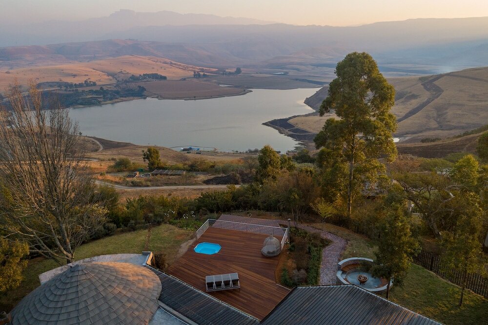 Фото Cayley Mountain Resort