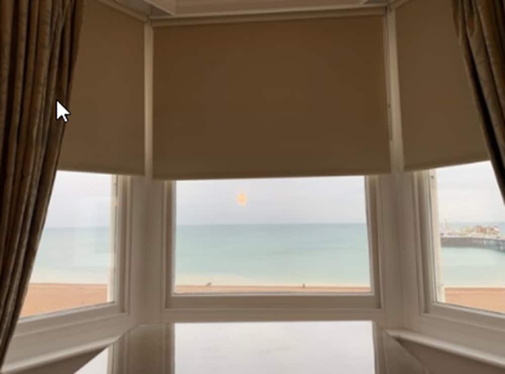 Фото Legends Hotel Brighton