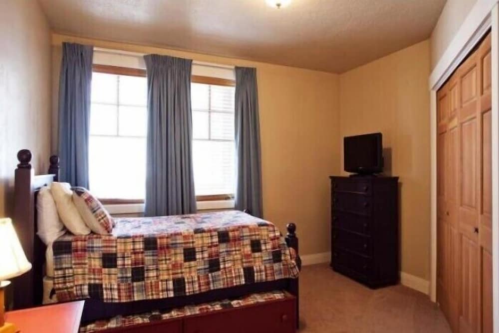 Фото Town Pointe by Lespri Management