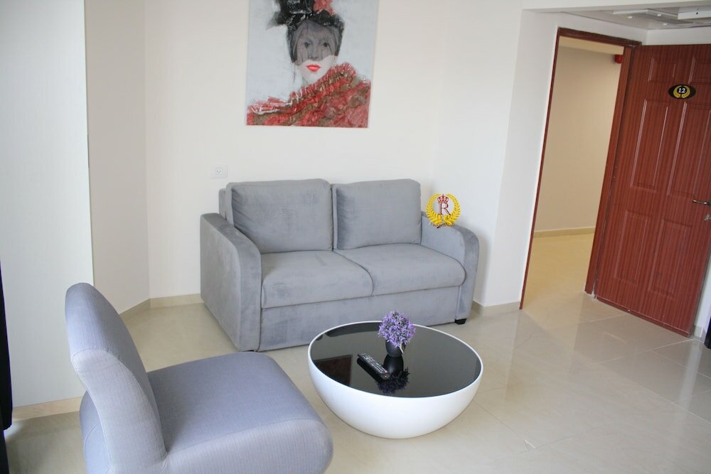 Фото Rich Royal Suites