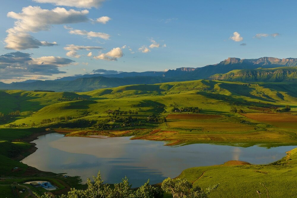 Фото Cayley Mountain Resort