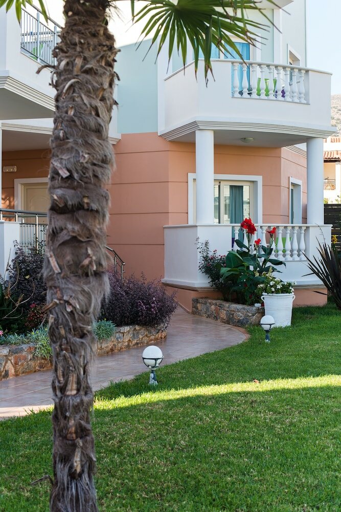 Фото King's Village Apartments