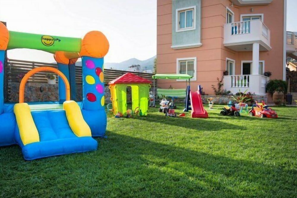 Фото King's Village Apartments